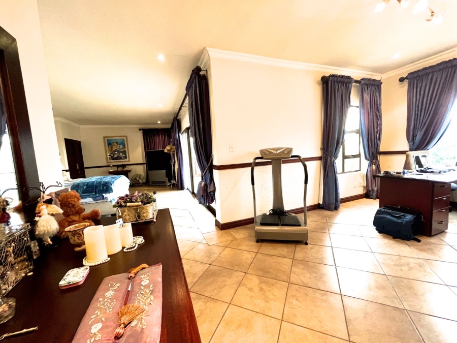 5 Bedroom Property for Sale in Birdwood Estate North West